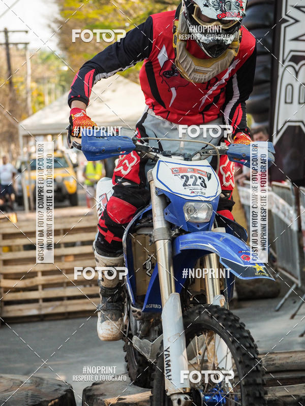 Buy your photos of the eventNight Track 2019 on Fotop