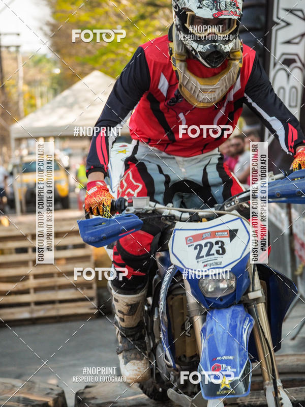 Buy your photos of the eventNight Track 2019 on Fotop