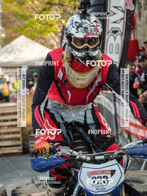 Buy your photos of the eventNight Track 2019 on Fotop