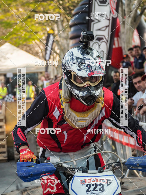 Buy your photos of the eventNight Track 2019 on Fotop