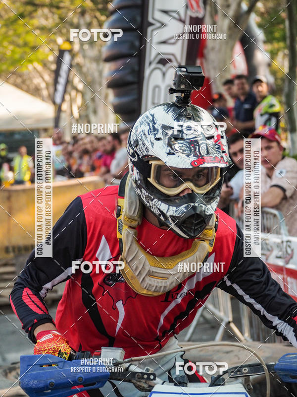 Buy your photos of the eventNight Track 2019 on Fotop