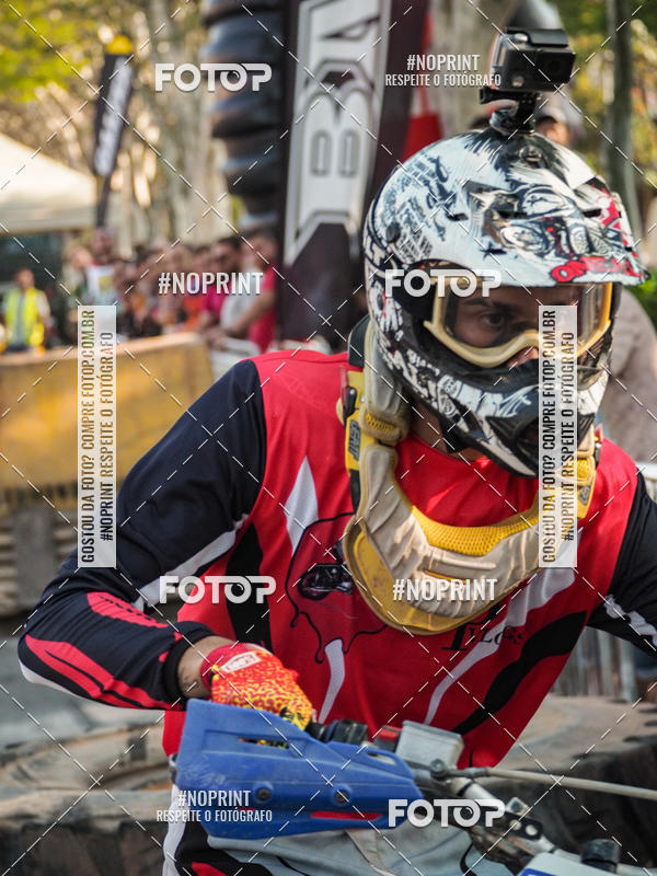 Buy your photos of the eventNight Track 2019 on Fotop