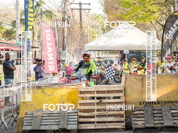 Buy your photos of the eventNight Track 2019 on Fotop