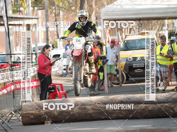 Buy your photos of the eventNight Track 2019 on Fotop