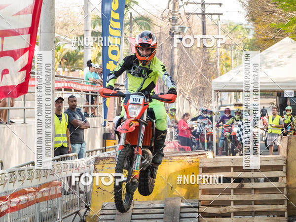 Buy your photos of the eventNight Track 2019 on Fotop