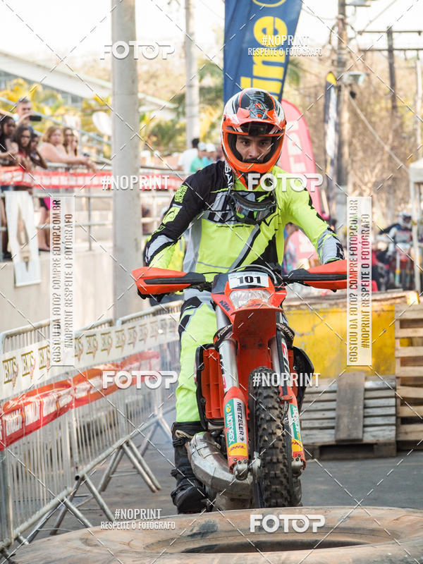 Buy your photos of the eventNight Track 2019 on Fotop