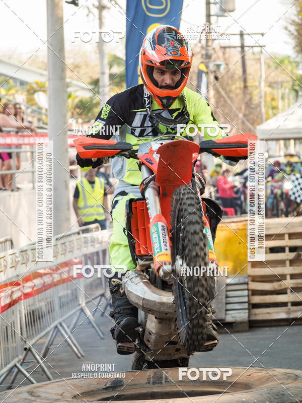 Buy your photos of the eventNight Track 2019 on Fotop