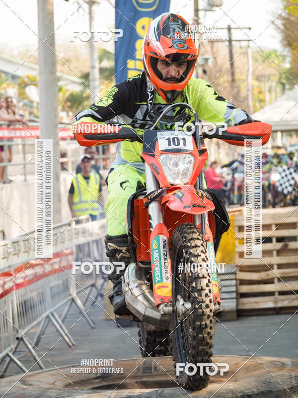 Buy your photos of the eventNight Track 2019 on Fotop