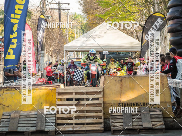 Buy your photos of the eventNight Track 2019 on Fotop