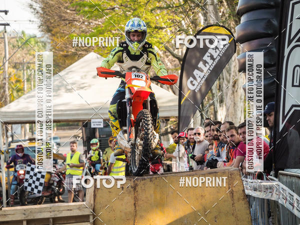 Buy your photos of the eventNight Track 2019 on Fotop