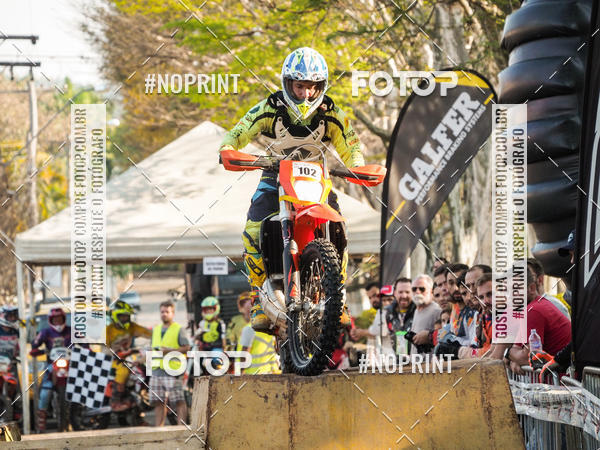 Buy your photos of the eventNight Track 2019 on Fotop