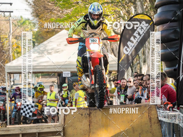 Buy your photos of the eventNight Track 2019 on Fotop