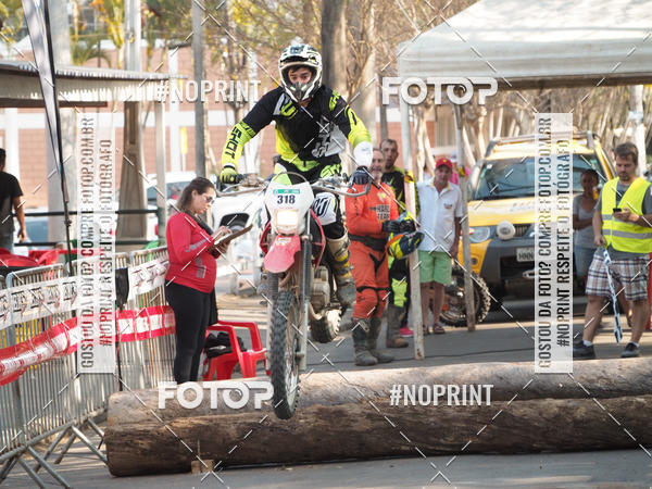 Buy your photos of the eventNight Track 2019 on Fotop