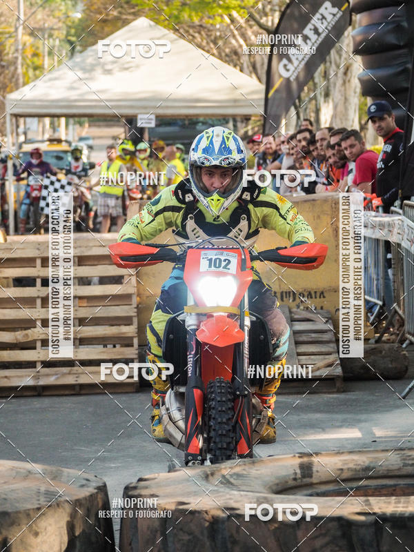 Buy your photos of the eventNight Track 2019 on Fotop