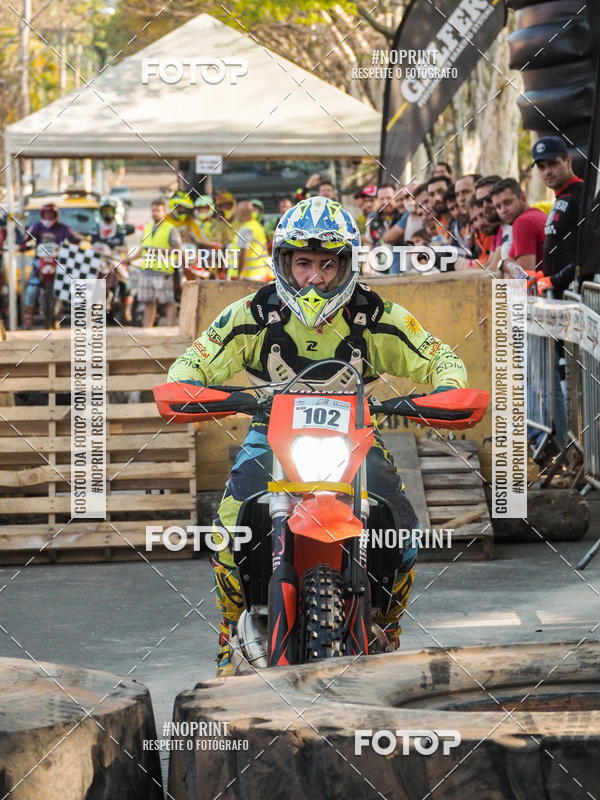 Buy your photos of the eventNight Track 2019 on Fotop