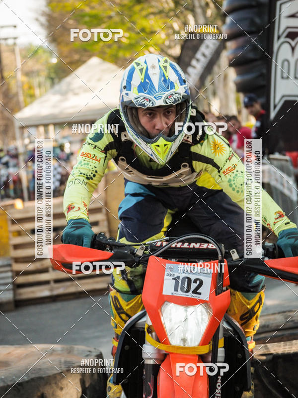 Buy your photos of the eventNight Track 2019 on Fotop