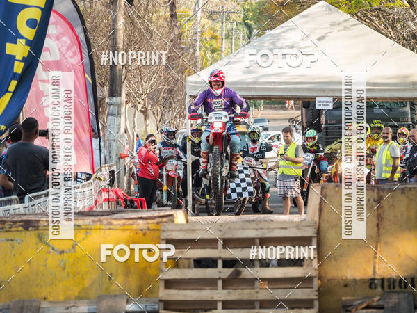 Buy your photos of the eventNight Track 2019 on Fotop