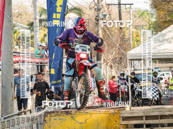 Buy your photos of the eventNight Track 2019 on Fotop