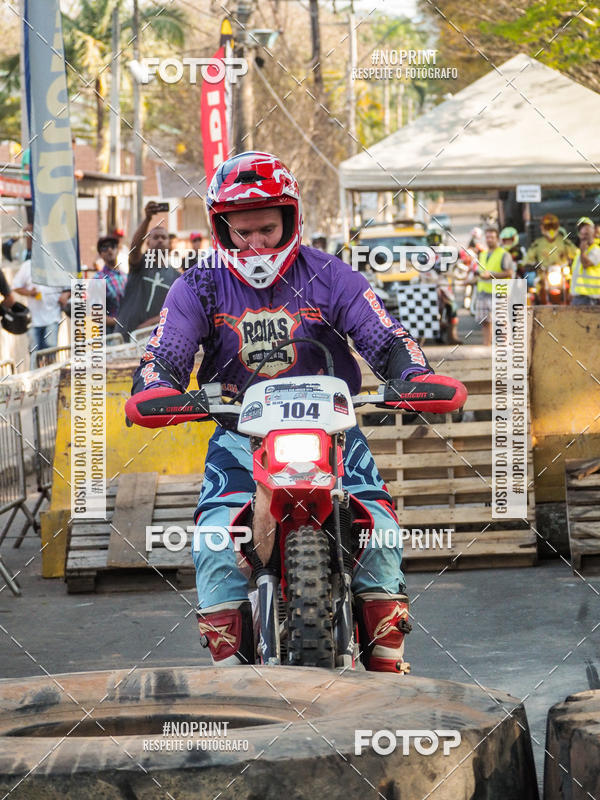 Buy your photos of the eventNight Track 2019 on Fotop