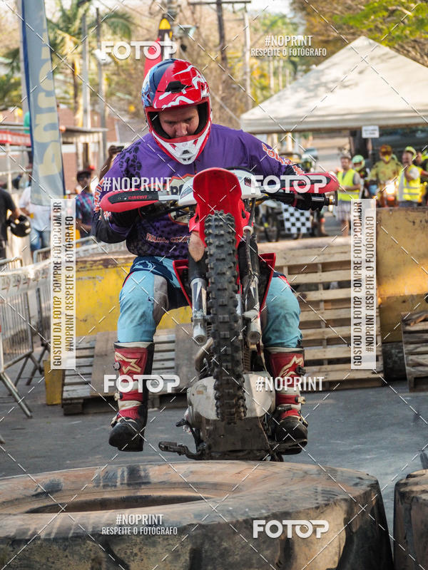 Buy your photos of the eventNight Track 2019 on Fotop