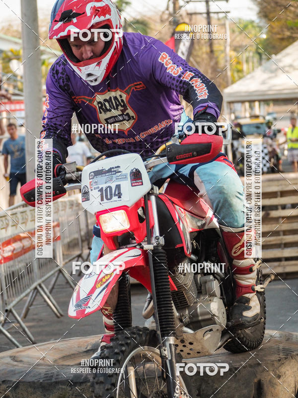 Buy your photos of the eventNight Track 2019 on Fotop