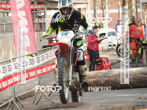 Buy your photos of the eventNight Track 2019 on Fotop