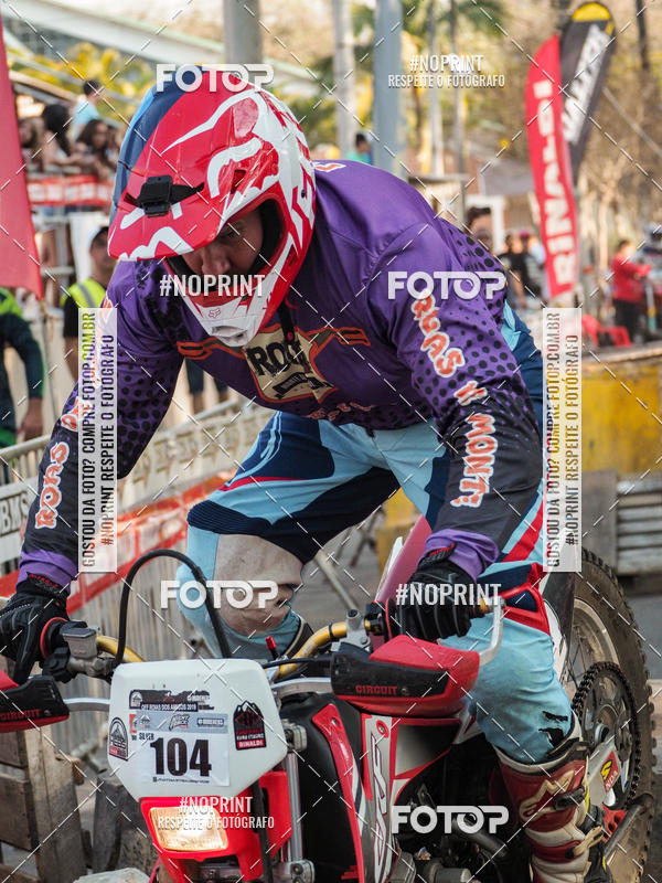 Buy your photos of the eventNight Track 2019 on Fotop