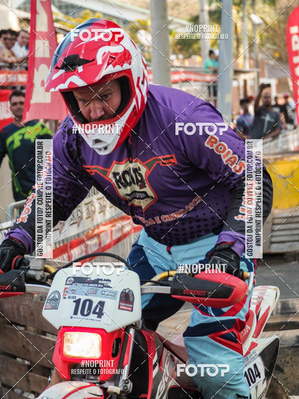 Buy your photos of the eventNight Track 2019 on Fotop