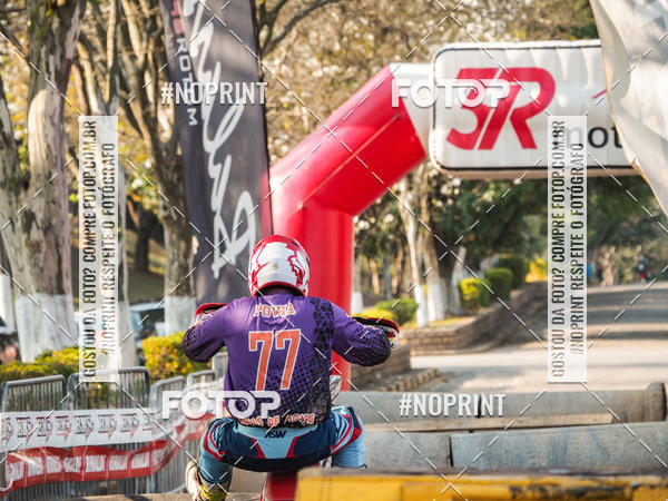 Buy your photos of the eventNight Track 2019 on Fotop