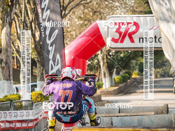 Buy your photos of the eventNight Track 2019 on Fotop