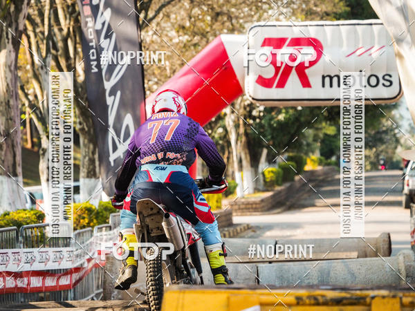 Buy your photos of the eventNight Track 2019 on Fotop