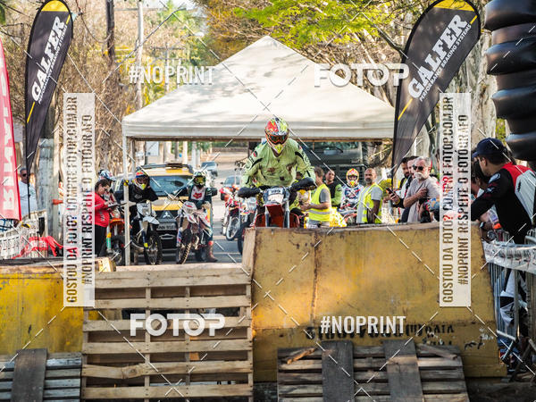 Buy your photos of the eventNight Track 2019 on Fotop