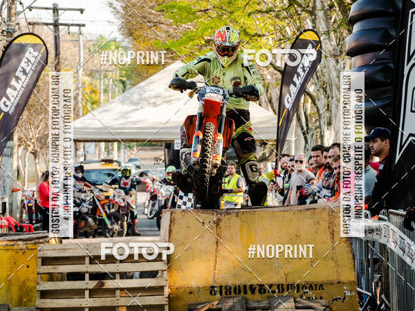 Buy your photos of the eventNight Track 2019 on Fotop