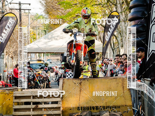 Buy your photos of the eventNight Track 2019 on Fotop