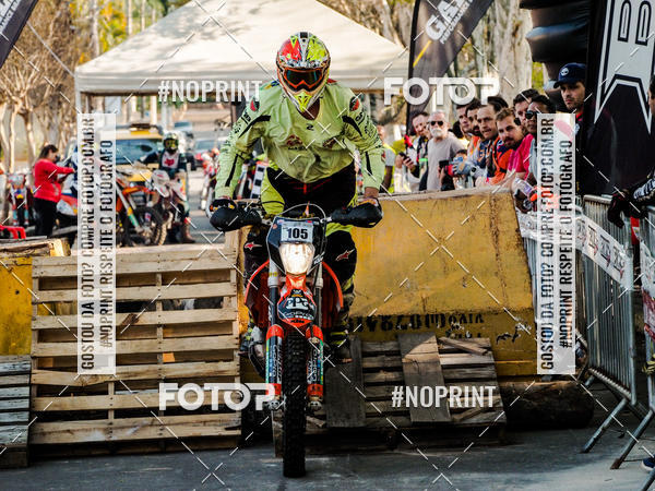 Buy your photos of the eventNight Track 2019 on Fotop