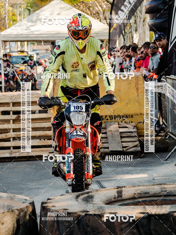 Buy your photos of the eventNight Track 2019 on Fotop