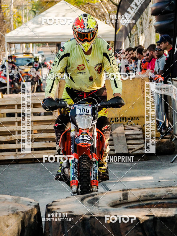 Buy your photos of the eventNight Track 2019 on Fotop