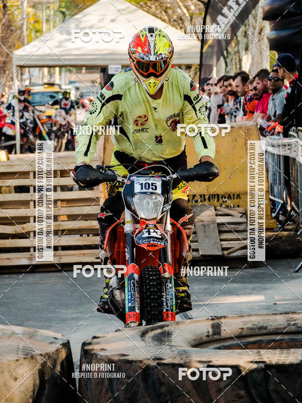 Buy your photos of the eventNight Track 2019 on Fotop