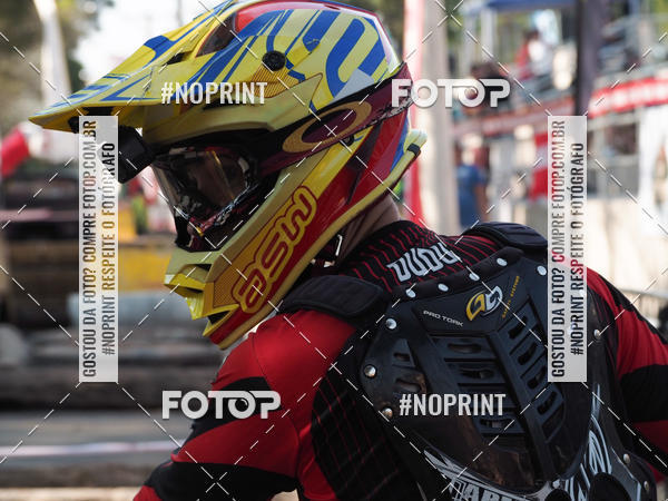 Buy your photos of the eventNight Track 2019 on Fotop