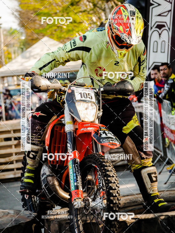 Buy your photos of the eventNight Track 2019 on Fotop