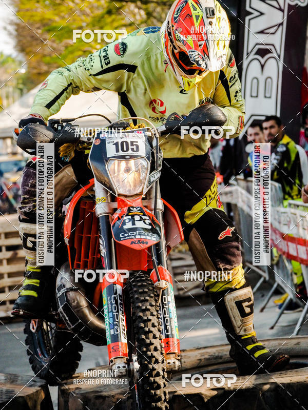 Buy your photos of the eventNight Track 2019 on Fotop