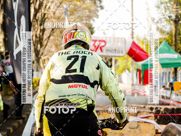 Buy your photos of the eventNight Track 2019 on Fotop