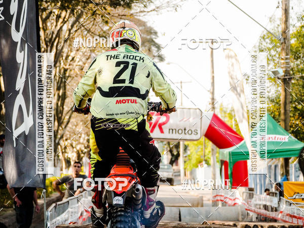 Buy your photos of the eventNight Track 2019 on Fotop