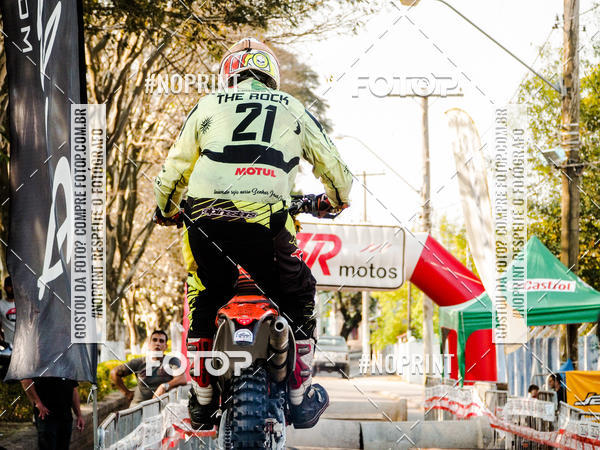 Buy your photos of the eventNight Track 2019 on Fotop