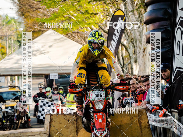 Buy your photos of the eventNight Track 2019 on Fotop