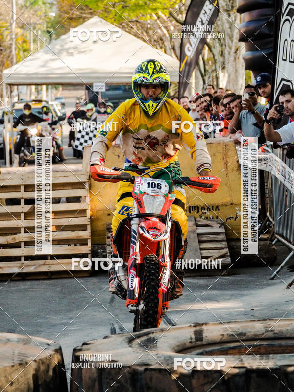 Buy your photos of the eventNight Track 2019 on Fotop