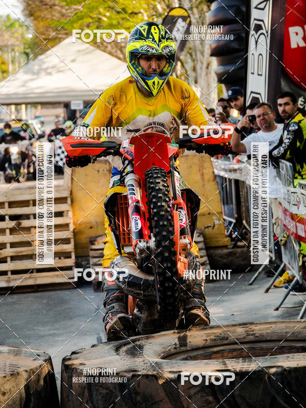 Buy your photos of the eventNight Track 2019 on Fotop