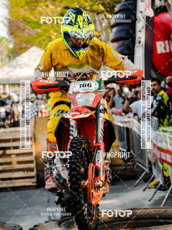 Buy your photos of the eventNight Track 2019 on Fotop