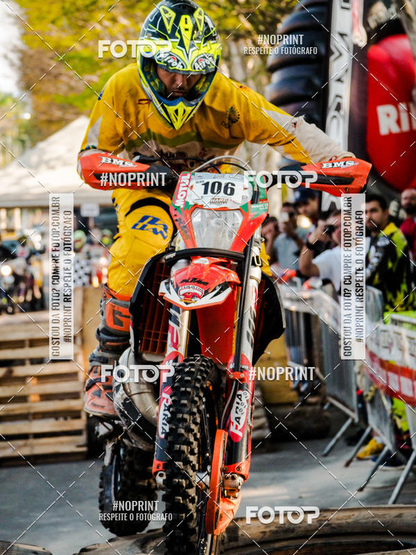 Buy your photos of the eventNight Track 2019 on Fotop