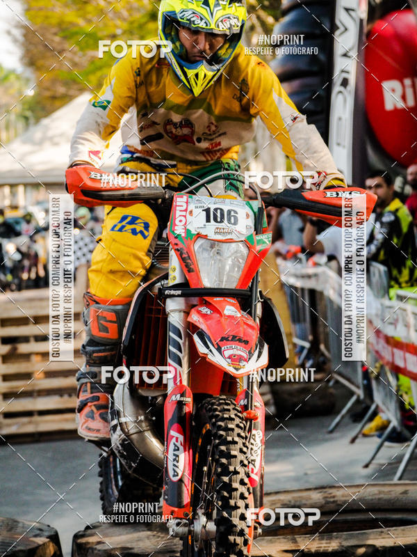 Buy your photos of the eventNight Track 2019 on Fotop